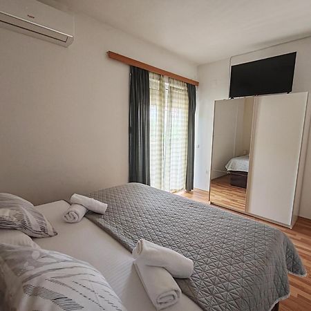 Apartments And Pansion M&R 투라니 외부 사진