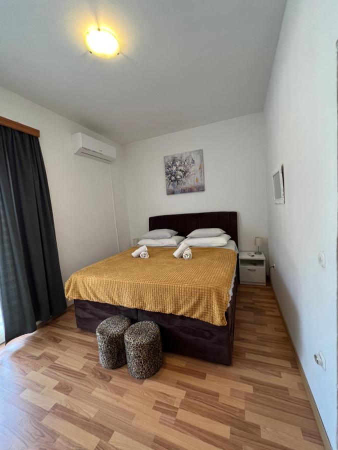 Apartments And Pansion M&R 투라니 외부 사진