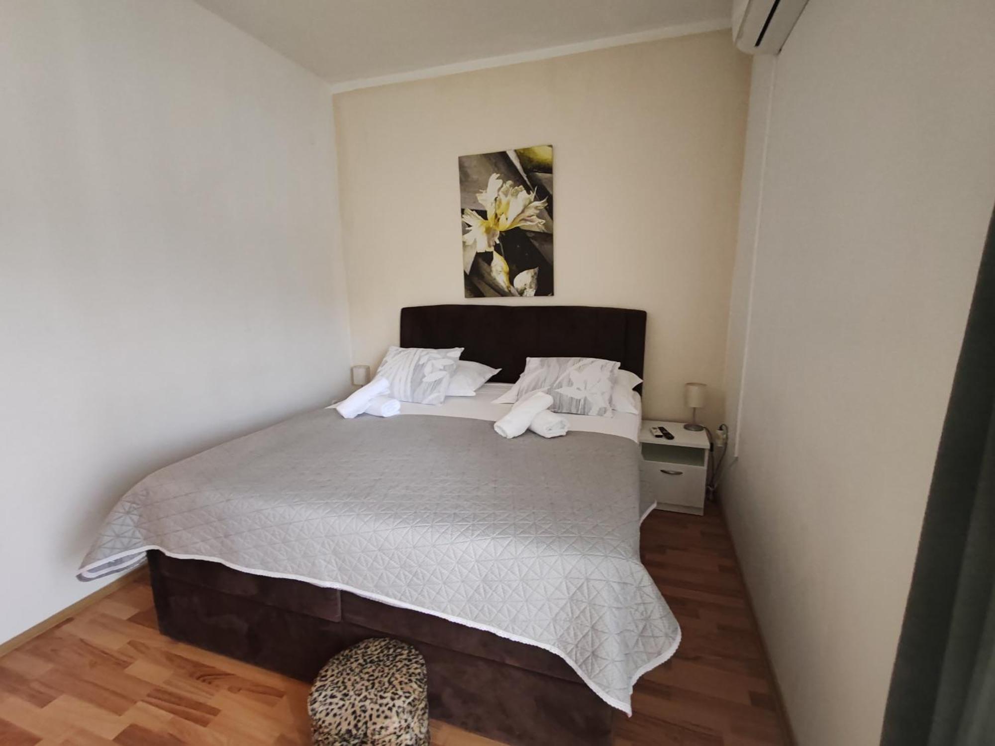 Apartments And Pansion M&R 투라니 외부 사진