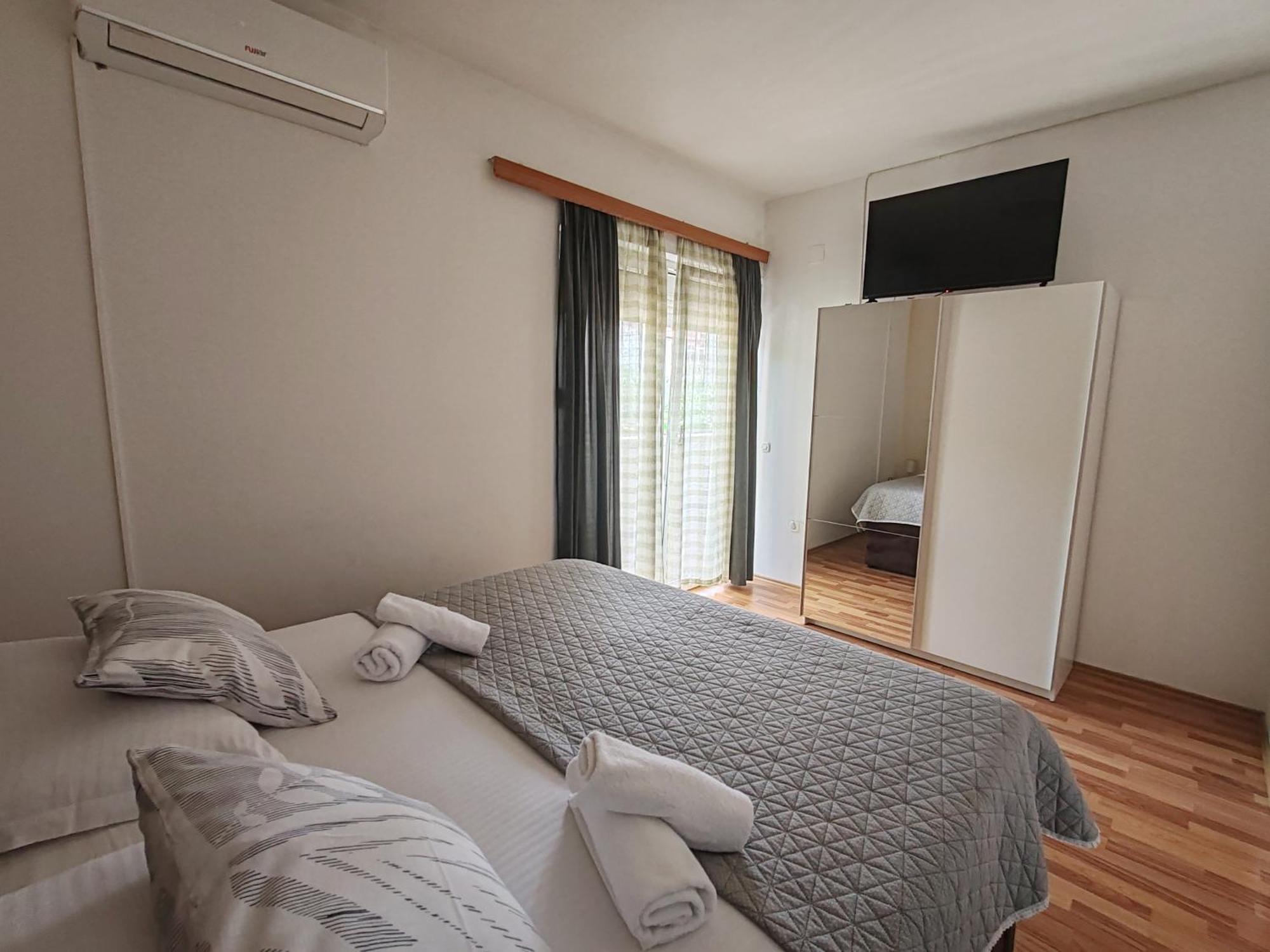 Apartments And Pansion M&R 투라니 외부 사진