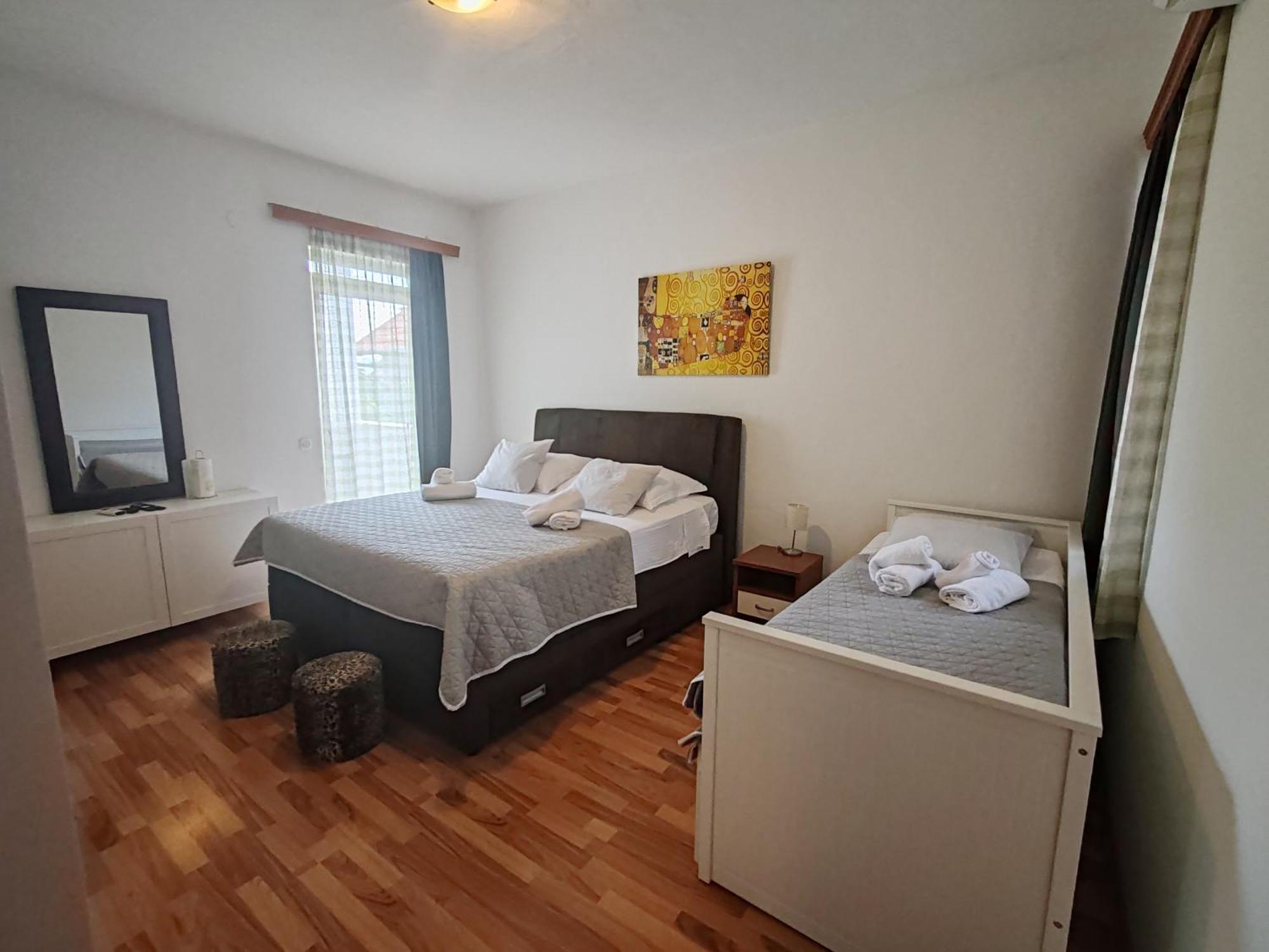 Apartments And Pansion M&R 투라니 외부 사진